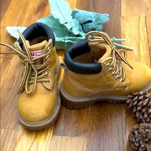 Toddler hiking boots